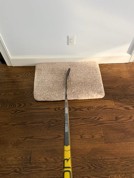 Senior Bauer Vapor Hyperlite Left Hand Hockey Stick Nikita Kucherov curve 77 Flex Pro Stock (Used)