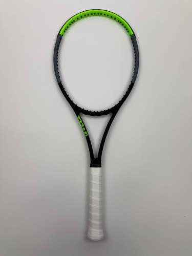 Wilson Blade 98 18x20 V7, 4 1/4 Very Good Condition