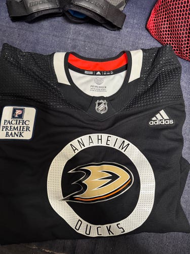 Anaheim Ducks Black Goalie Cut 58G (NWOT)