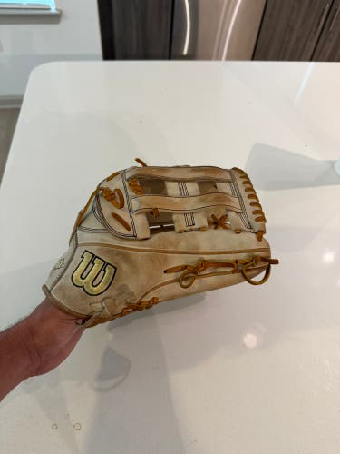 Wilson A2000 RH Outfield Baseball Glove 12.75" (Used)
