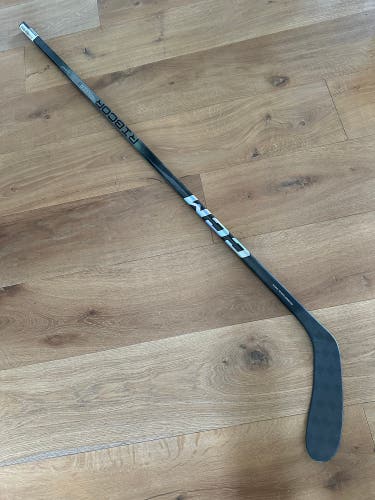 Senior CCM Ribcor Trigger 8 Pro Right Handed Hockey Stick P28 70 Flex (New)