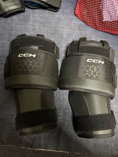 CCM XF Pro Knee pad (NWOT)