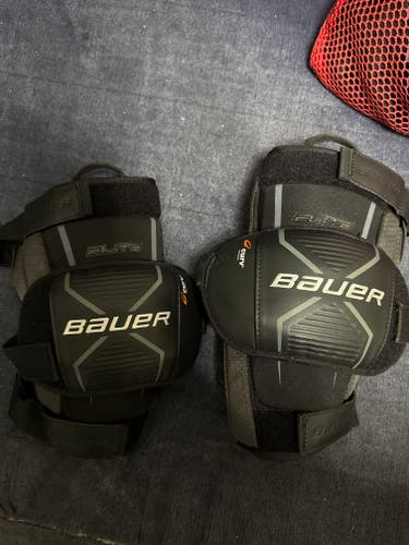 Bauer Elite Knee Pad (Senior, Used)