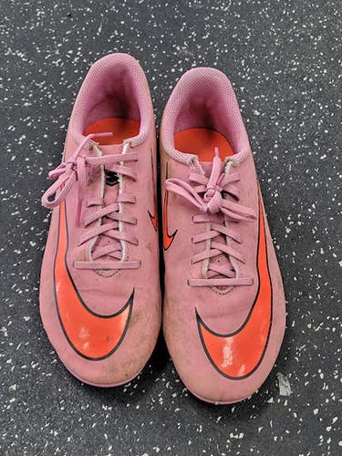 Used Nike Soccer Cleats Pink Junior 05.5 11849-S000040093