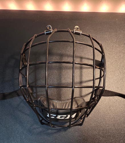Medium CCM FM580 Full Cage (Used)