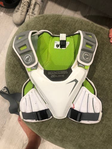 Maverik Max Shoulders large