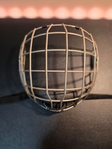 Medium Bauer FM2500 Full Cage (Used)