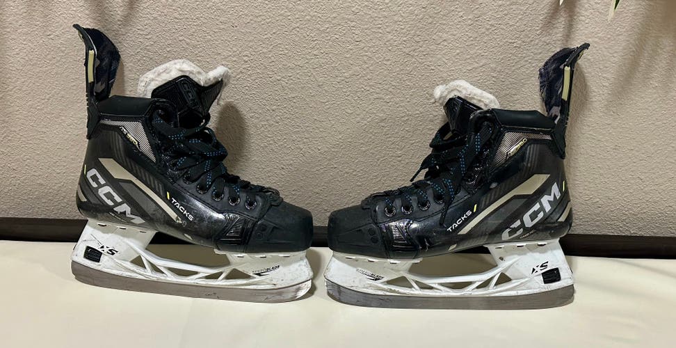 Size 5 Regular CCM Tacks AS580 Hockey Skates