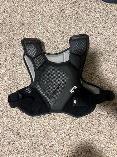 Large Adult Nike Vapor Shoulder Pads (Used)