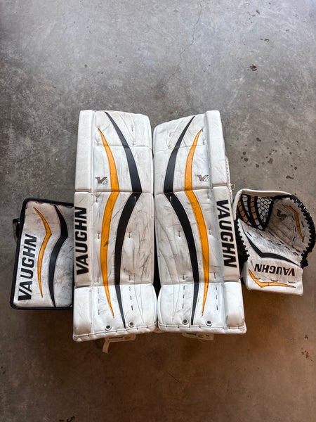 33"+2 Vaughn Vaughn V6 2200 Pro Carbon Regular Goalie Full Set (Used)