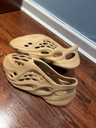 Unisex Size M 10.0 (W 11.0) Adidas Yeezy Foam Runner Shoes (Used)
