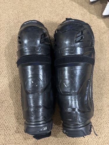 Intermediate Bauer Supreme M5 Pro 14" Shin Pads (Used)