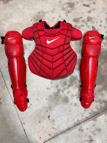 17” Red Nike Diamond Elite Catcher's Set