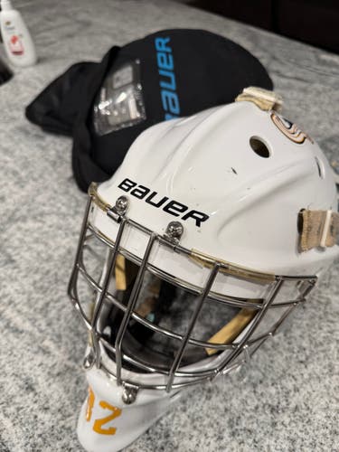 Senior Medium 2022 Bauer 960 Goalie Mask (Used)