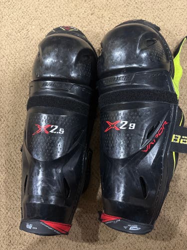 Intermediate Bauer Vapor X2.9 13" Shin Pads (Used)
