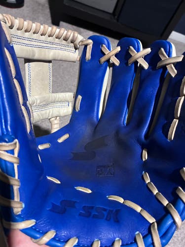 SSK Z9 Maestro RH Infield Baseball Glove 11.75" (Used)