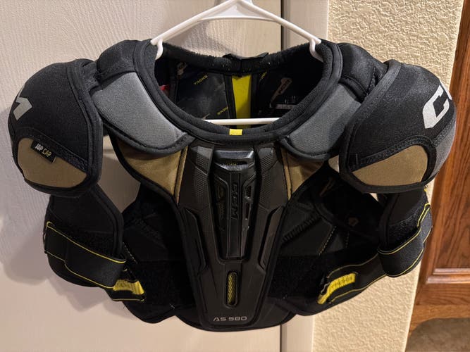 Men's Small Senior CCM Tacks AS 580 Shoulder Pads (Used)