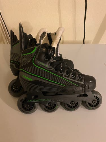 Black Tour Code 9 Hockey Skates Size 6 (Used)