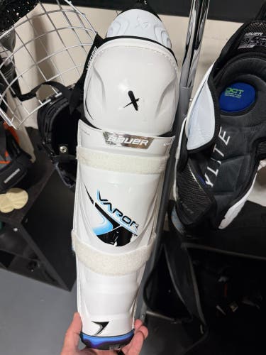 Senior Bauer Vapor Flylite 17" Shin Pads (Used)