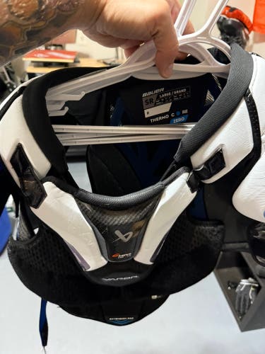 Men's Large Senior Bauer Vapor Flylite Shoulder Pads (Used)