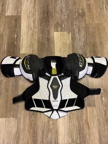 CCM Ultra Tacks Shoulder Pads Senior Medium NWOT