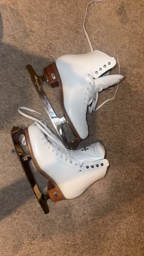 Riedell Figure Skates B Adult 5 (Used)
