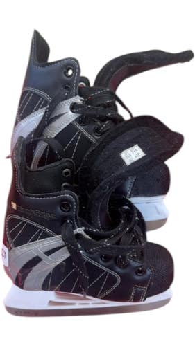 TechEdge Ice Skates Youth 12Y Used Black/Silver