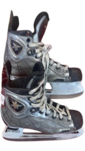 CCM Ice Hockey Skates Vector 3.0 Used Size 2.5
