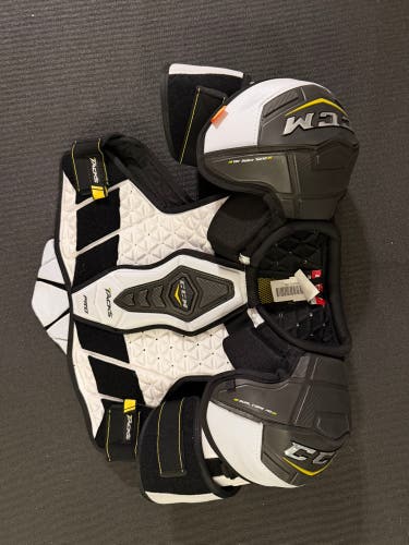 Medium Senior CCM Ultra Tacks Pro Shoulder Pads Pro Stock (New)