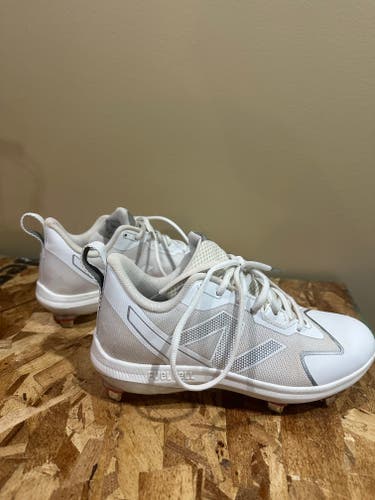 White Size M 5.5 (W 7.0) New Balance Metal (Used)