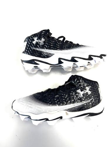 Used Under Armour Jr FB Cleats White And Black Junior 05.5 11860-S000309536