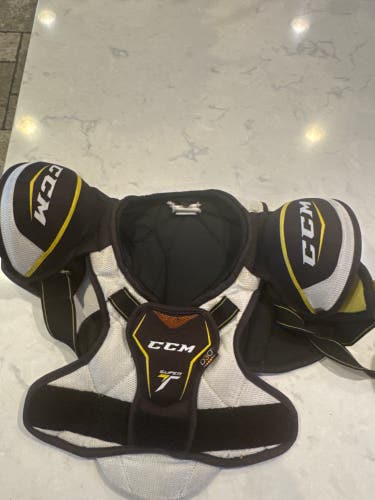 Men's Large Youth CCM SuperTacks Shoulder Pads (Used)