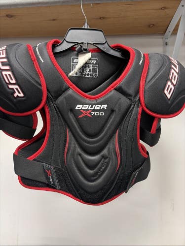 Senior Size Small Bauer Vapor X700 Ice Hockey Shoulder Pads. MINT!!