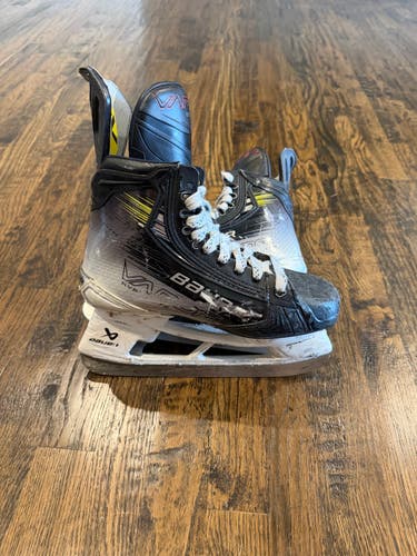 Black/White 2025 Bauer Vapor Hyperlite 2 Hockey Skates Regular Width 6.5 (Used)