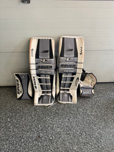 Large Bauer Vapor Hyperlite 2 Goalie Leg Pads (Used)