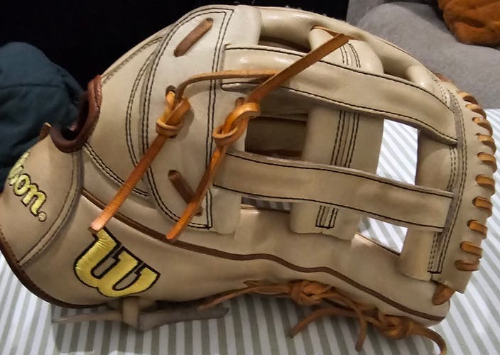 Wilson RH A2000 1799 Baseball Glove 12.75" (Used)