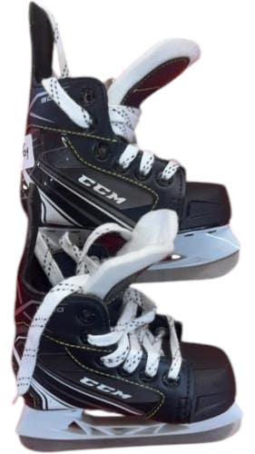 CCM Tacks 9040 Youth Ice Skates Good Condition Size 6Y