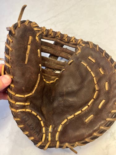 Wilson A800 RH First Base Baseball Glove 11.5" (Used)