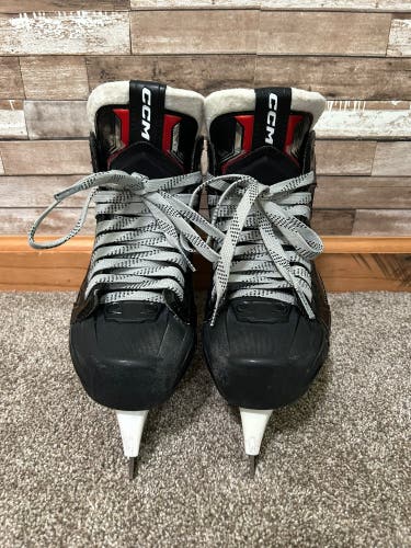 CCM EFLEX 6.9 Goalie Skates Size 4 (Used)
