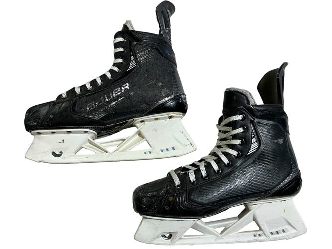 Stars Bauer Vapor Hyperlite 2 Pro Stock Size 9 Hockey Skates (Used) 6024