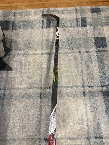 Senior True Right Handed Hockey Stick P28 80 Flex Pro Stock (Used)