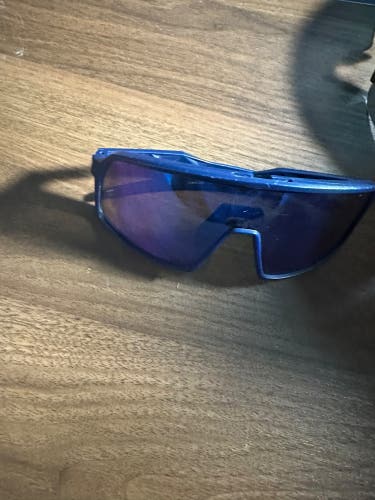 Unisex One Size Fits All Oakley Sutro Sunglasses (Used)