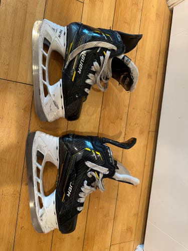 Black 2022 Bauer Supreme M5 Pro Hockey Skates Regular Width Size 2 (Used)