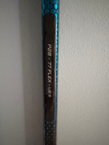 Senior Bauer Nexus 3N Pro Right Handed Hockey Stick P28 77 Flex (Used)