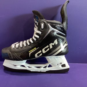Black CCM Tacks Vector Premier (SMU) Hockey Skates Regular Width 10 (New)