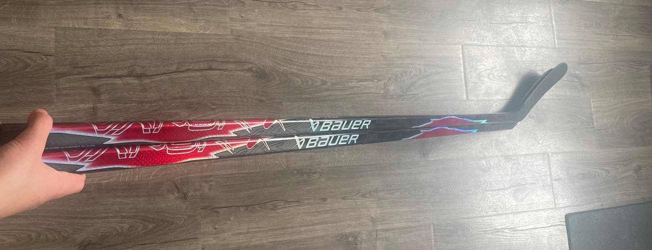2 Pack Senior Red Bauer Vapor Flylite Left Hand Hockey Stick P88 77 Flex (New)