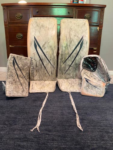 34" 2023 Bauer Hyperlite 2 Custom Goalie Full Set (Used)