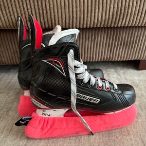 Black 2017 Bauer Vapor X500 Hockey Skates 6 (Used)