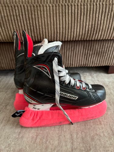 Black 2017 Bauer Vapor X500 Hockey Skates 6 (Used)