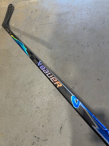 BAUER VAPOR Flylite Pro Stock Hockey Stick Grip P28 55 Flex Right 5544